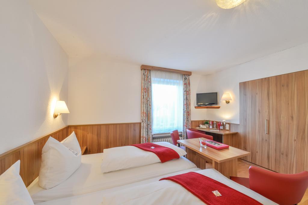 Hotel Drei Loewen Dachau Room photo