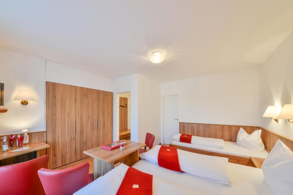 Hotel Drei Loewen Dachau Room photo